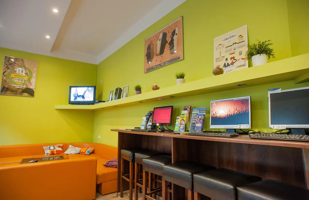 Dizzy Daisy Hostel-1